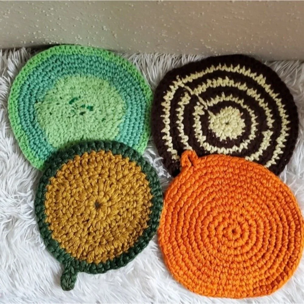 A alot of 4 handmade Crocheted vintage retro Hot Pads Potholders